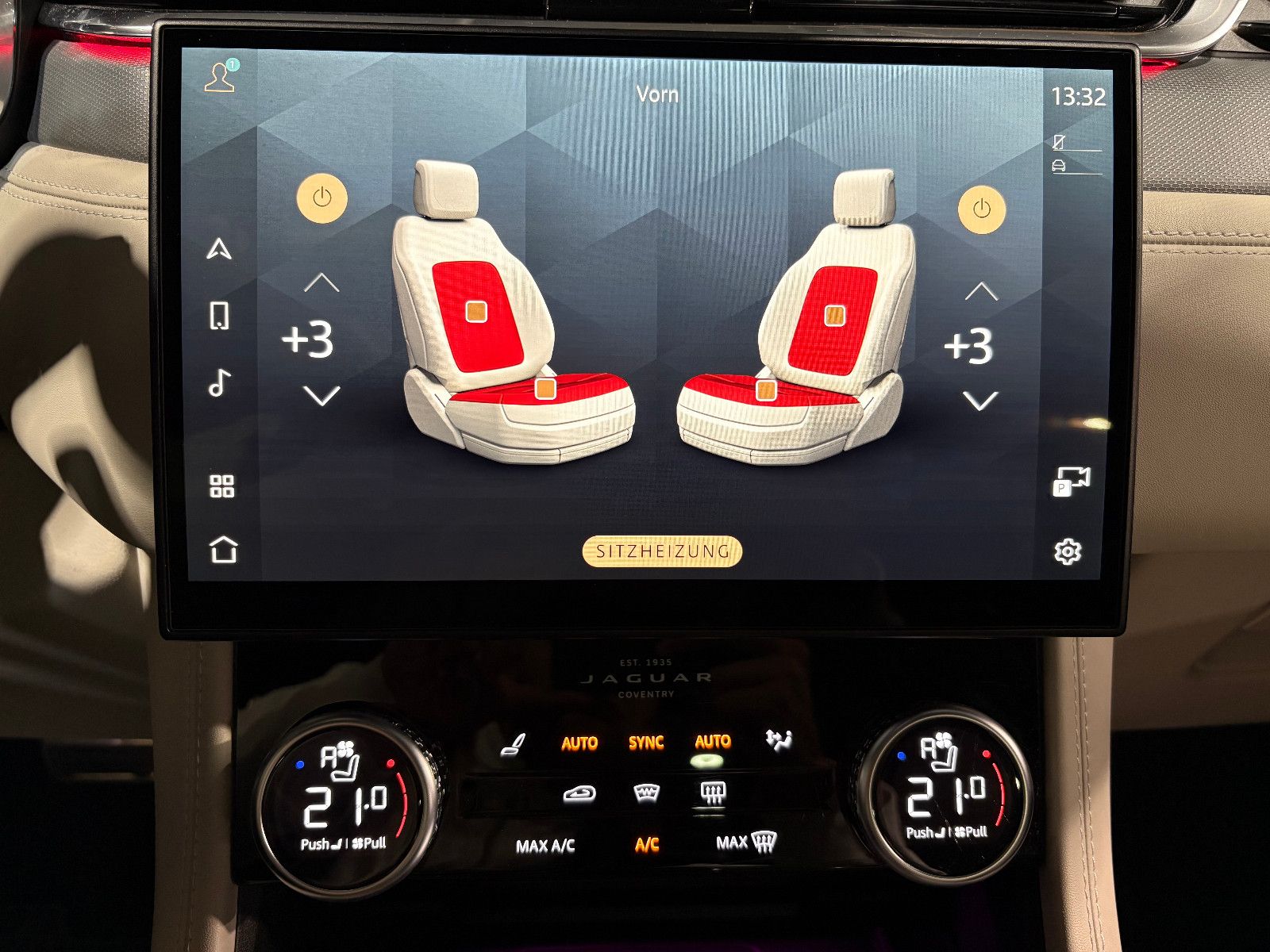 Fahrzeugabbildung Jaguar F-PACE SVR AWD/PANO/360°/APPLE/ACC/AMBIENTE/SHZ