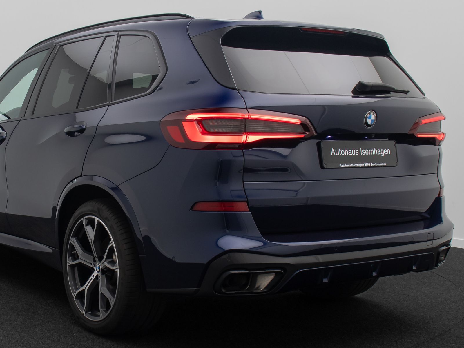 Fahrzeugabbildung BMW X5 xD30d M Sport 360&deg;HUD Panorama Individual 21"