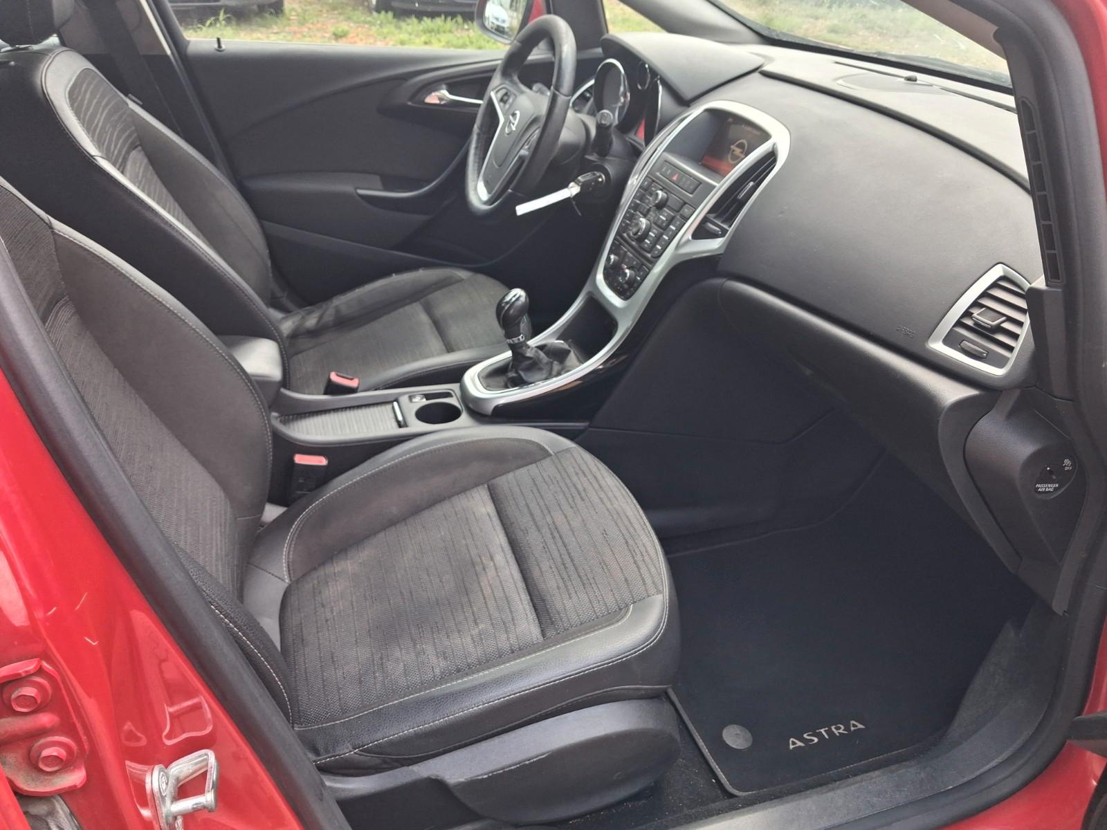 Opel Astra 2015 — photo 10