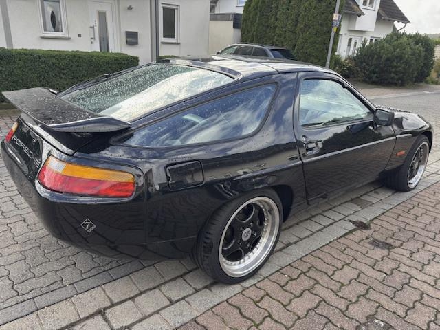 Porsche 928