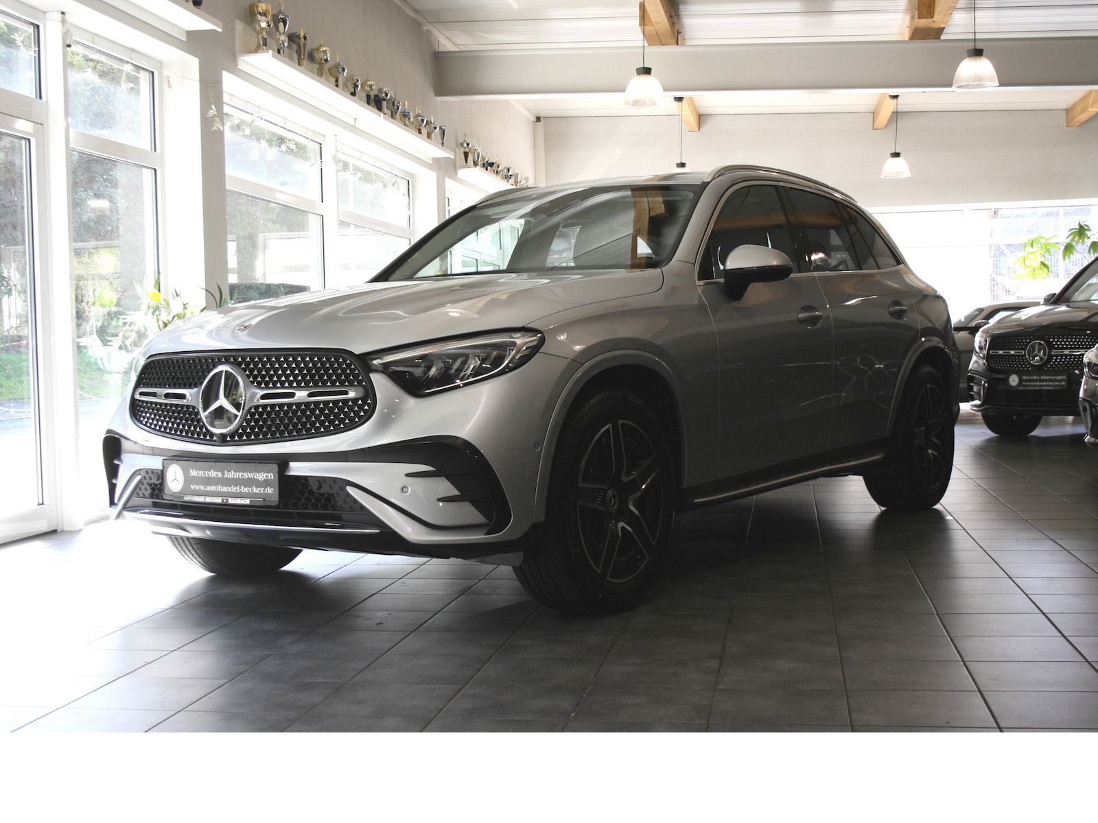 Fahrzeugabbildung Mercedes-Benz GLC 220 d 4M AMG *Distronic*AHK*Leder*Trittbrett