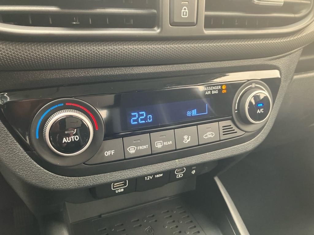 Fahrzeugabbildung Hyundai i10 Navi SHZ KAM PDC SpurH
