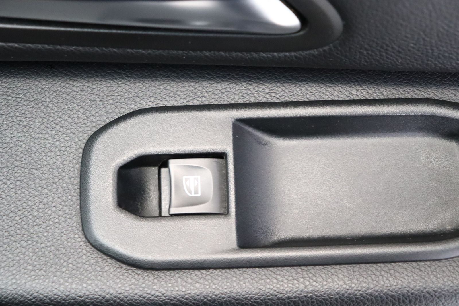 Fahrzeugabbildung Dacia Duster Prestige WINTERDIENST 4x4 * RFK * AHK