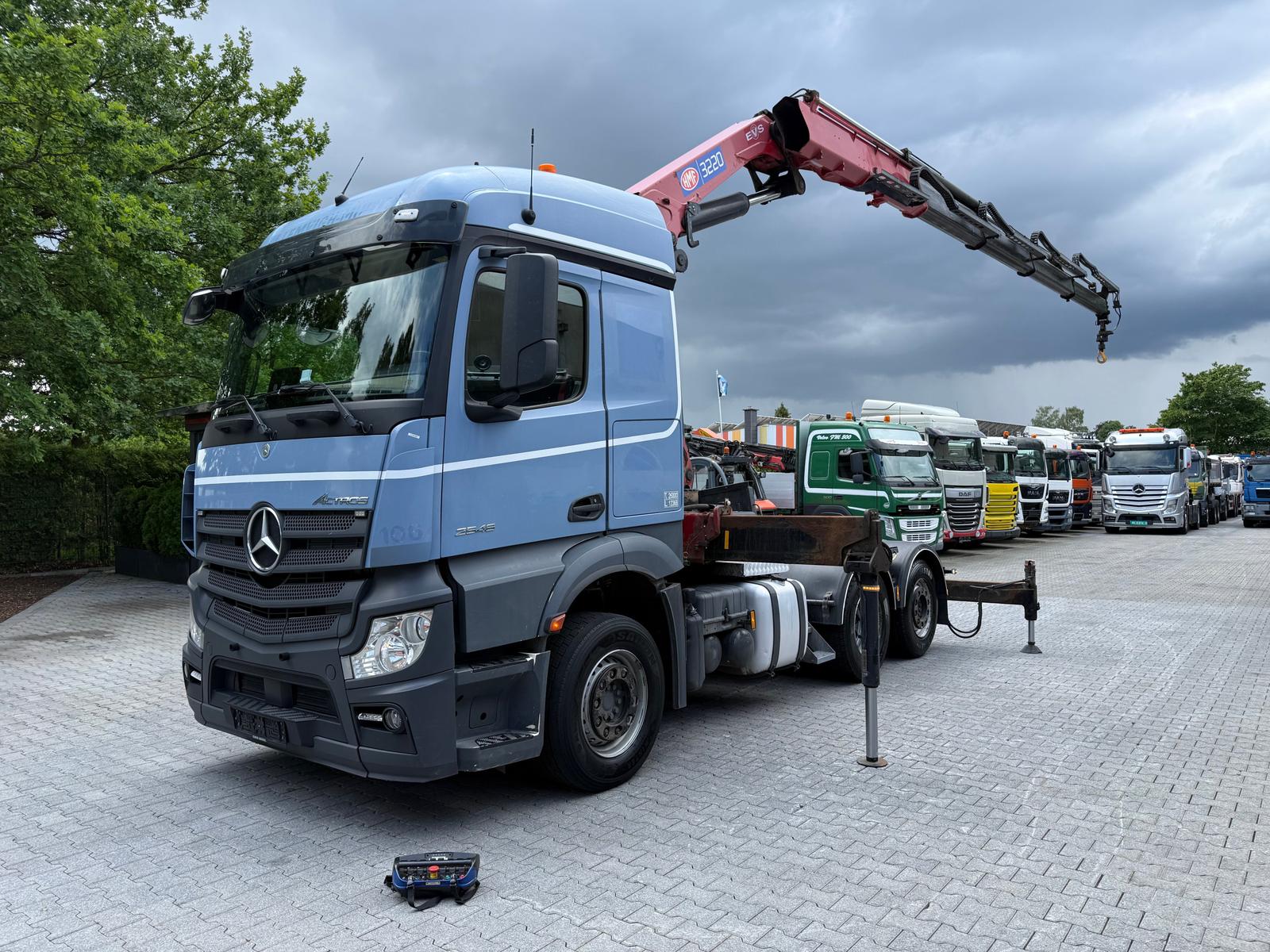 Mercedes-Benz Actros 2548 LS 6X2 Kran HMF 3220 bis 16 Meter