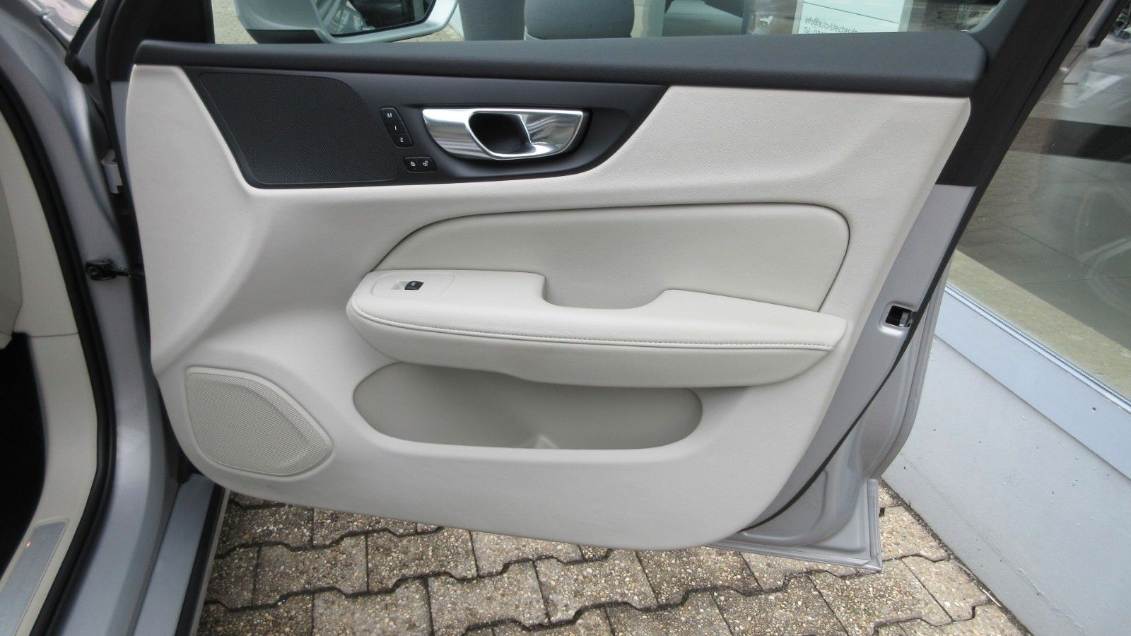 Fahrzeugabbildung Volvo V60 T8 Plus Bright | AHK |