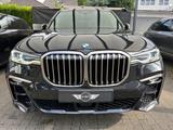 BMW X7 M50*SKY LOUNGE*7 SITZE*FOND ENT*GESTIK*LASER - BMW X7 M50 aus 2019