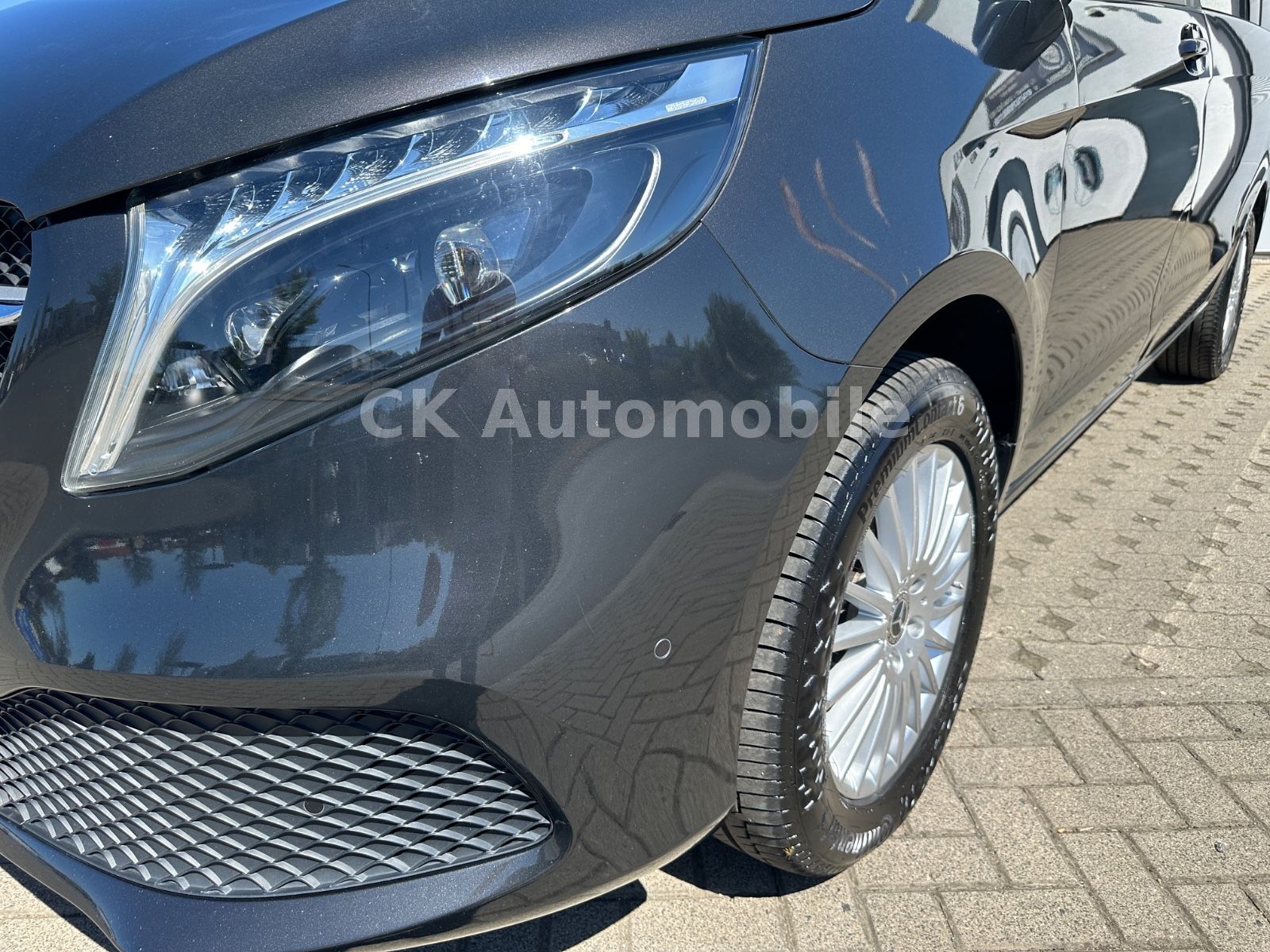 Fahrzeugabbildung Mercedes-Benz V 300d EDITION 4MATIC lang/7 Sitze/Navi/LED/AHK