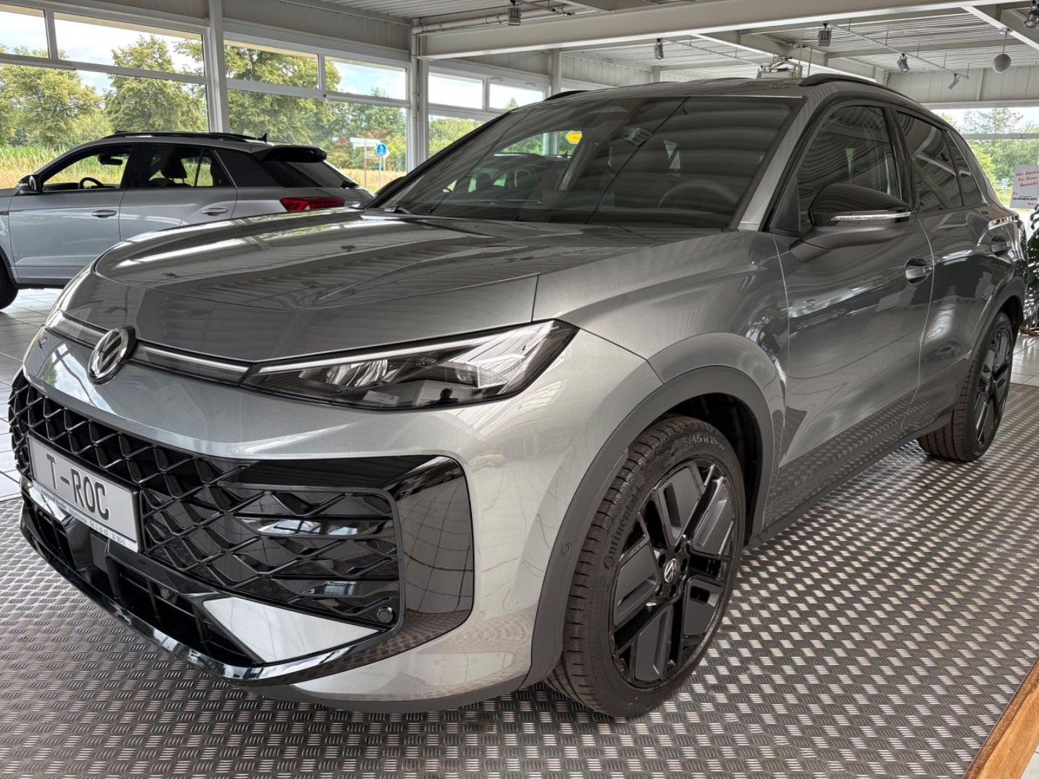Volkswagen T-Roc 1.5 eTSI 110 kW R-Line, AHK, Black -Style,