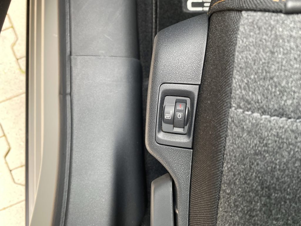 Fahrzeugabbildung Citroën C3 PT 83 S&S MAX *Sitzh*Navi*Cam*Carplay*Touch*