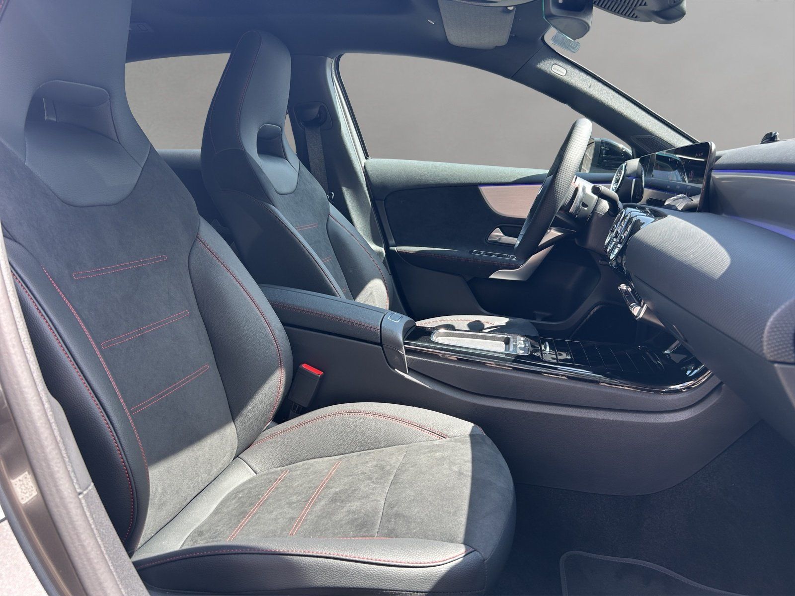 Fahrzeugabbildung Mercedes-Benz A 220 d 4M AMG Pano Kamera Totwinkel Parktronic