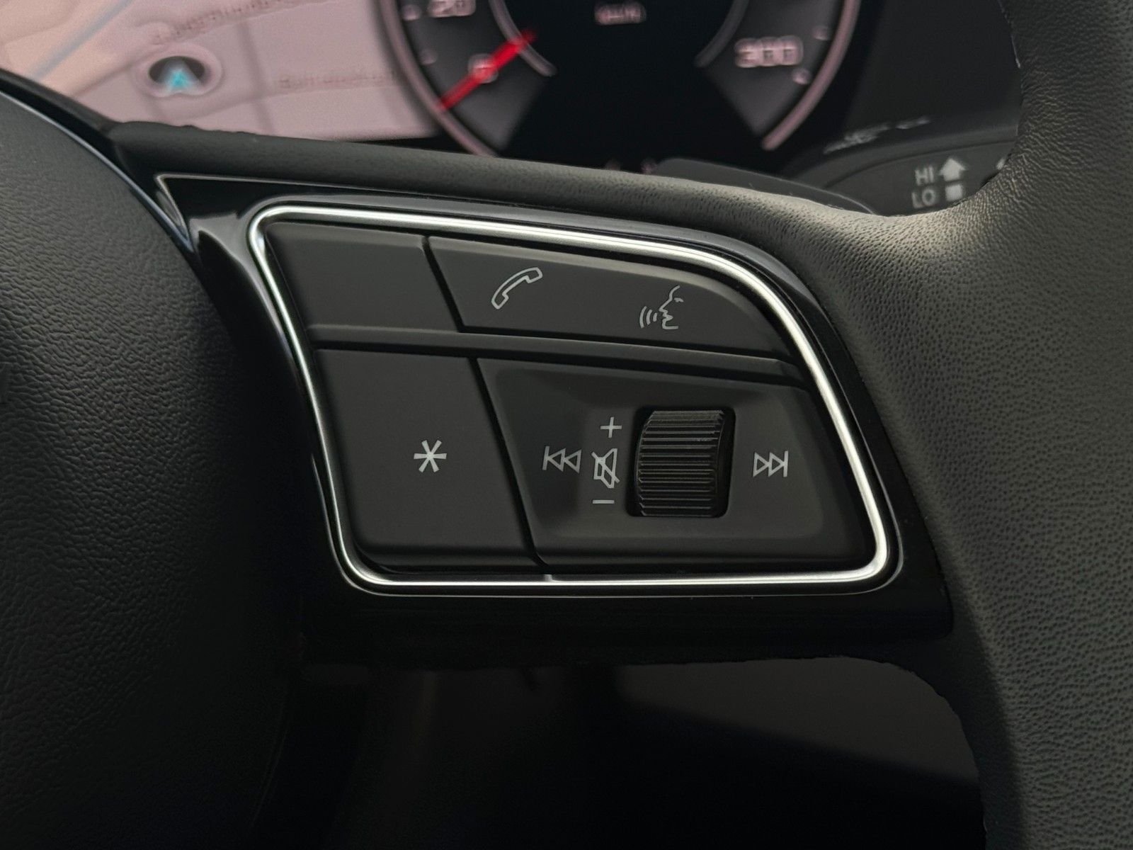 Fahrzeugabbildung Audi A4 Avant 40 TFSI S tronic Kamera Massage AHK SHZ