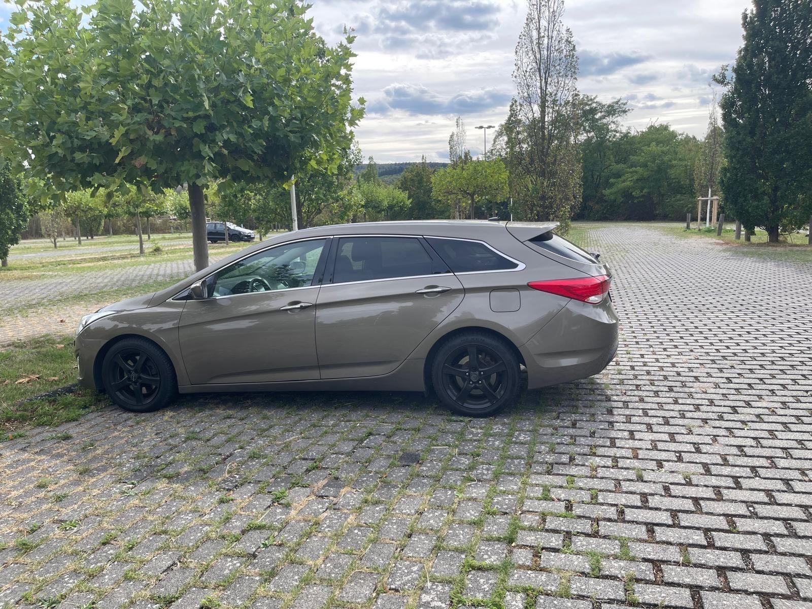 Hyundai i40 2012 — вигляд ззаду