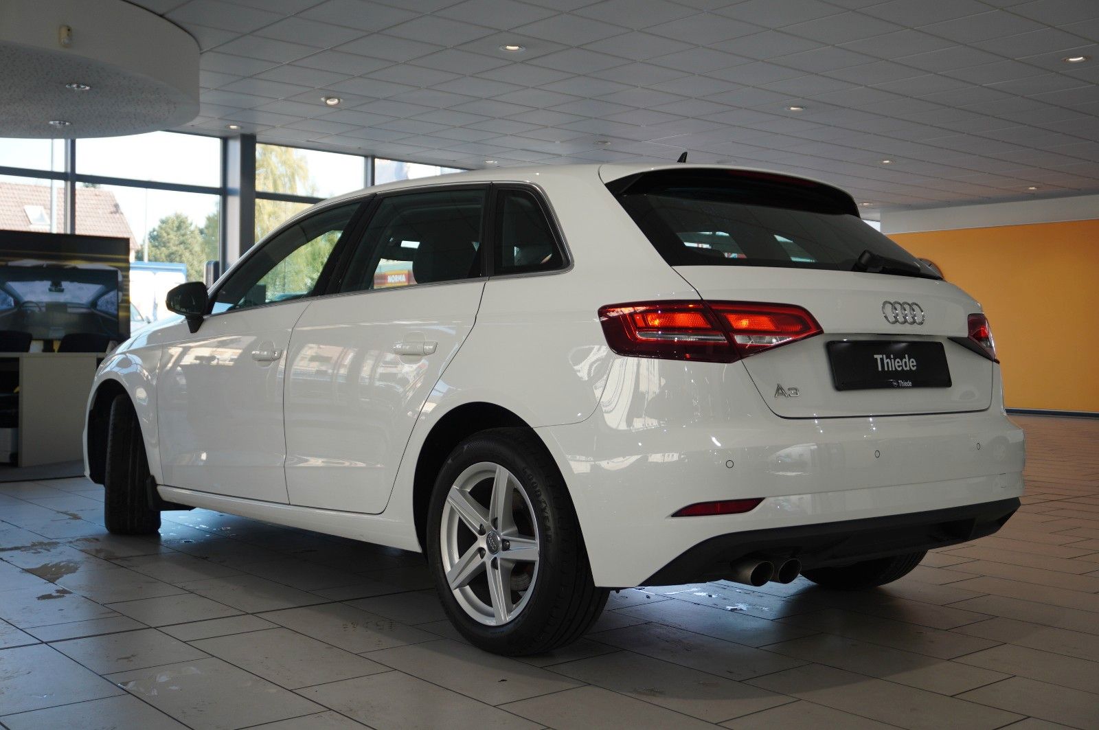 Fahrzeugabbildung Audi A3 Sportback 35 TFSI NAVI/BI-XENON/SHZ/ACC/PDC