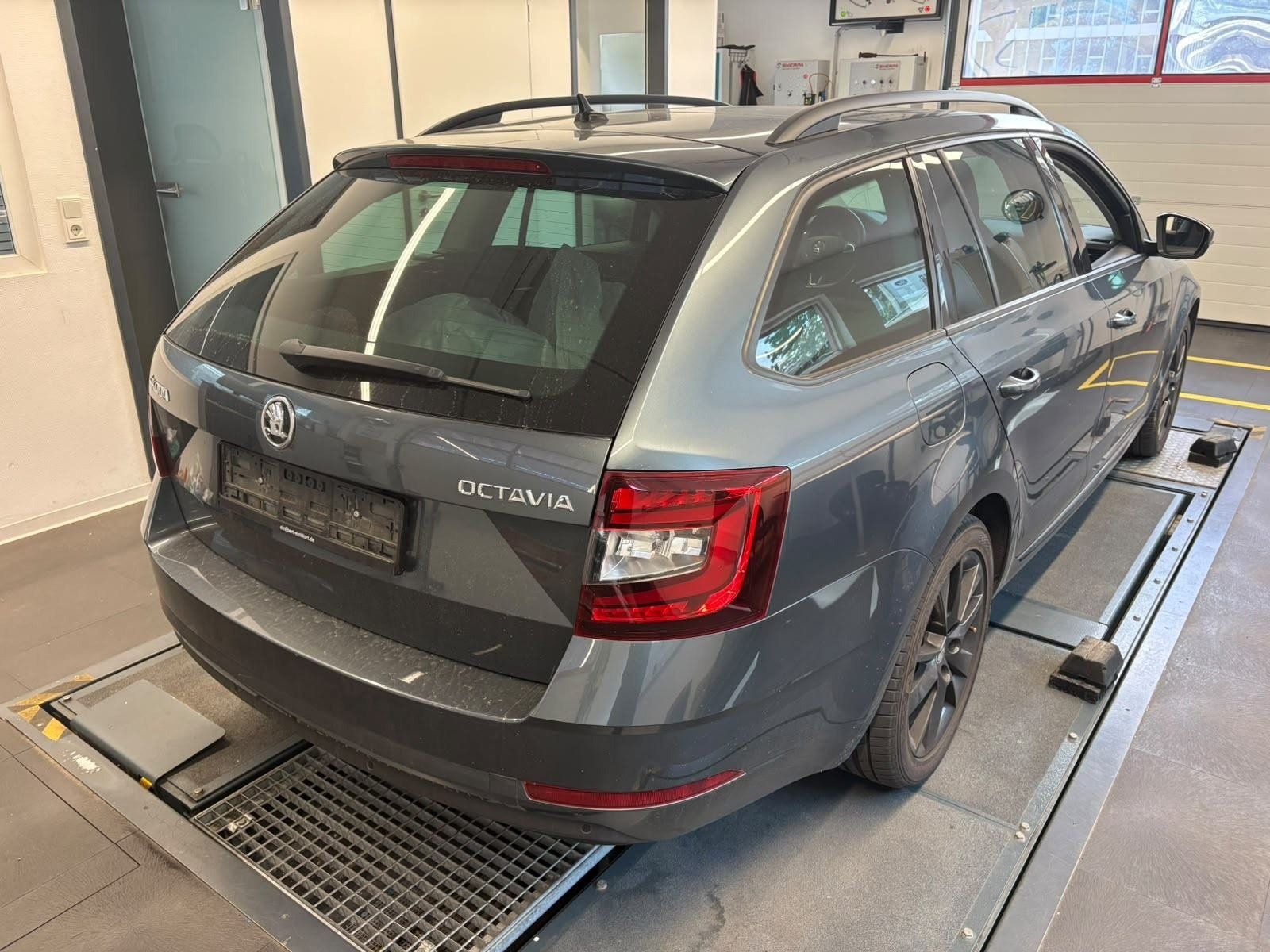 Fahrzeugabbildung SKODA Octavia 2.0 TDI Style/PANO-DACH/ACC/LED/CANTON/
