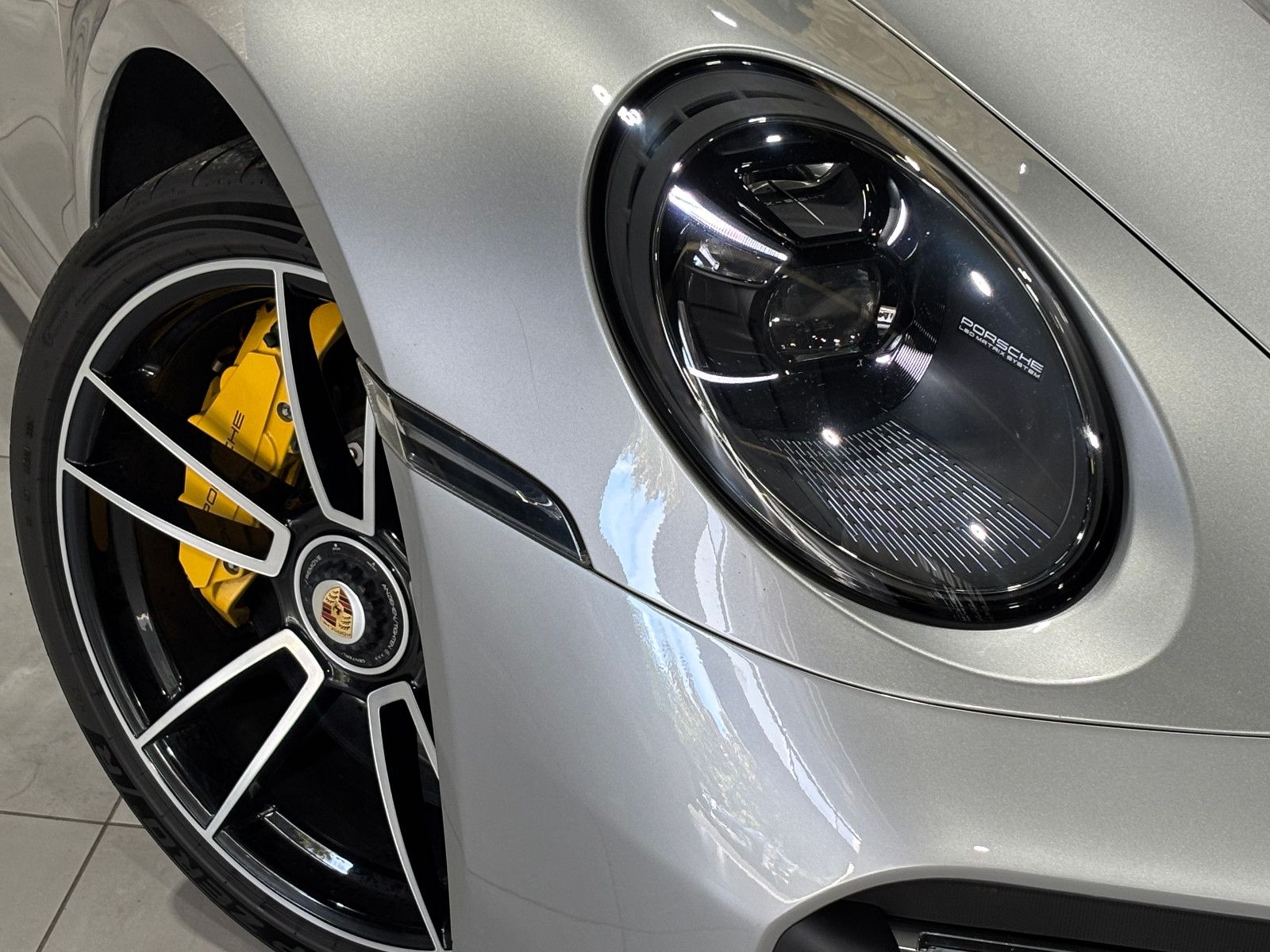 Fahrzeugabbildung Porsche 911 Turbo S Cabriolet/APPROVED24''/LIFT/BOSE