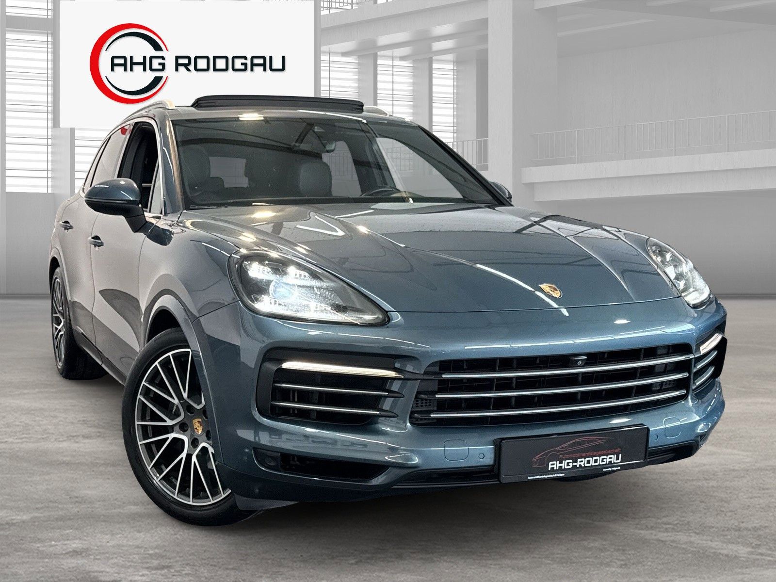 Porsche Cayenne - 1