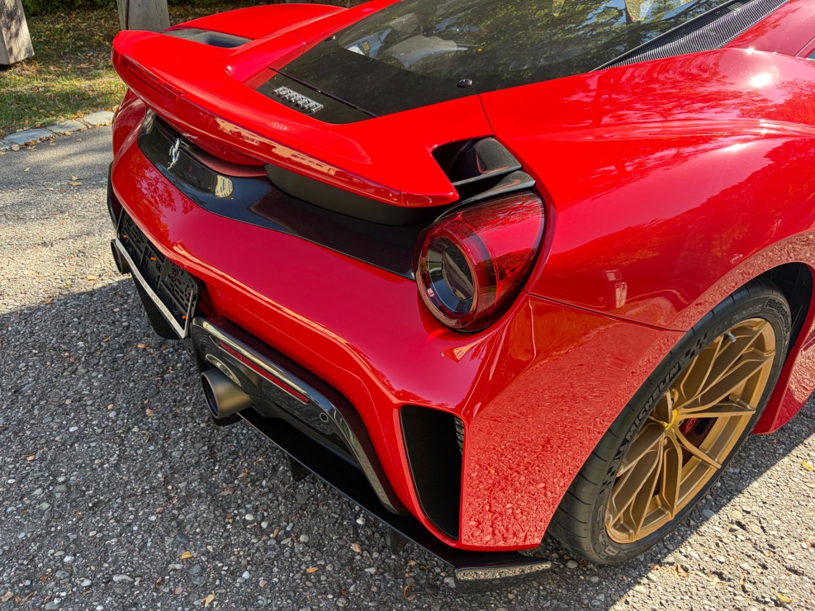 FERRARI 488 Pista 14