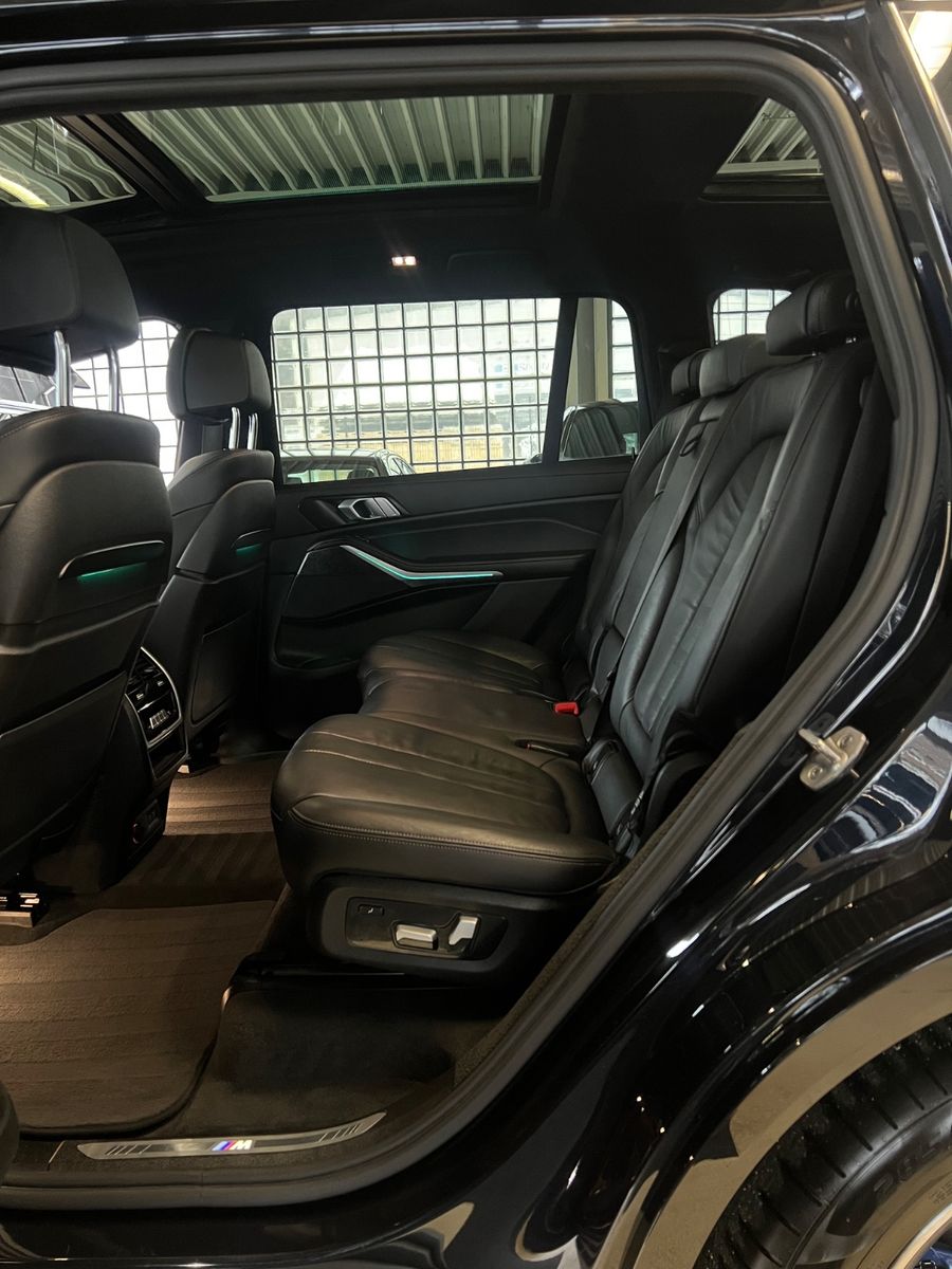Fahrzeugabbildung BMW X7 xDrive 40 d M Sport *SKY LOUNGE*LASER*