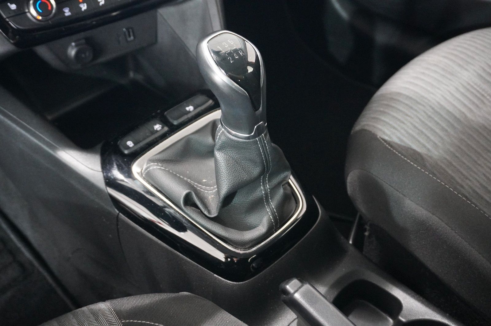Fahrzeugabbildung Opel Corsa F 1.2 EDITION NAVI/SHZ/SPORT/PDC/TEMP/DAB+