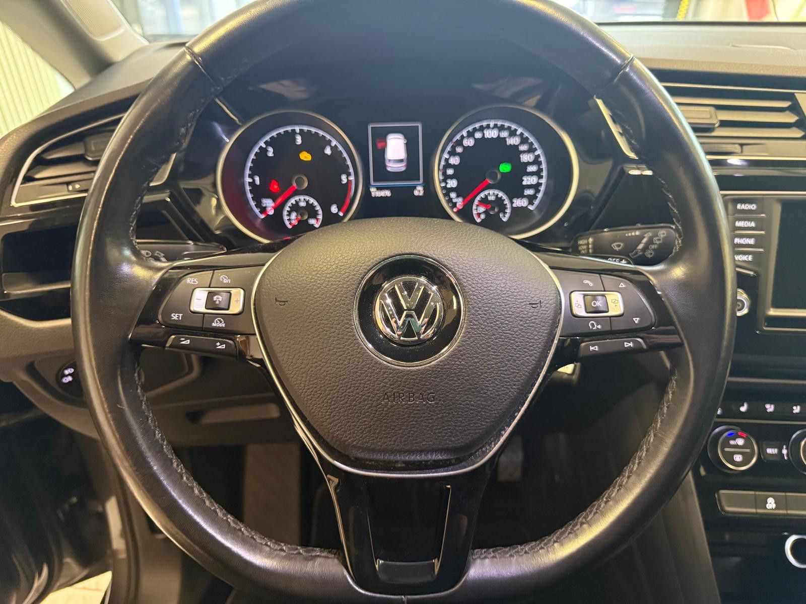 Fahrzeugabbildung Volkswagen Touran Comfortline BMT 7.SITZER/ SCHECKHEFT/ AHK