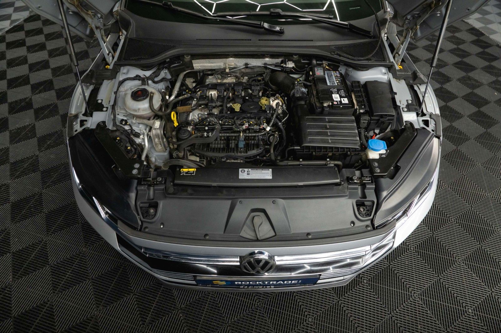 Fahrzeugabbildung Volkswagen Arteon R-Line+ | ACC | Massage | LED | 19 Zoll