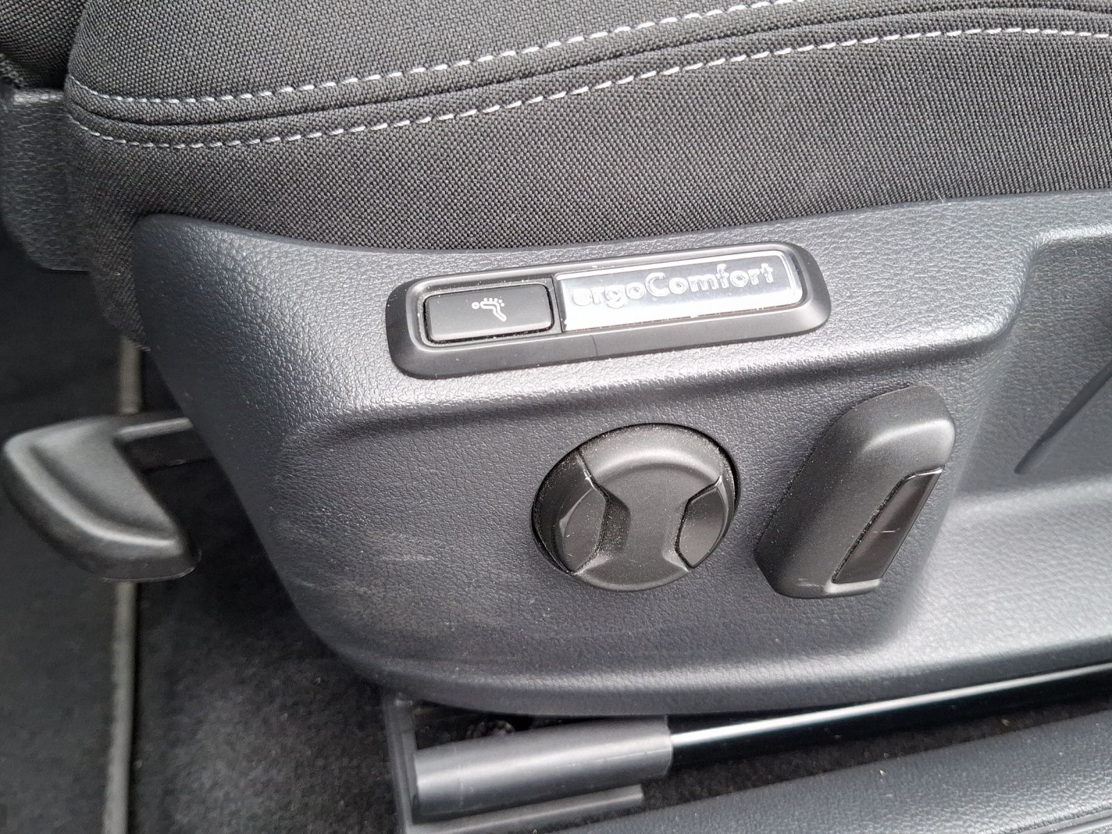 Fahrzeugabbildung Volkswagen Passat Variant TDI Business DSG Matrix Navi AID