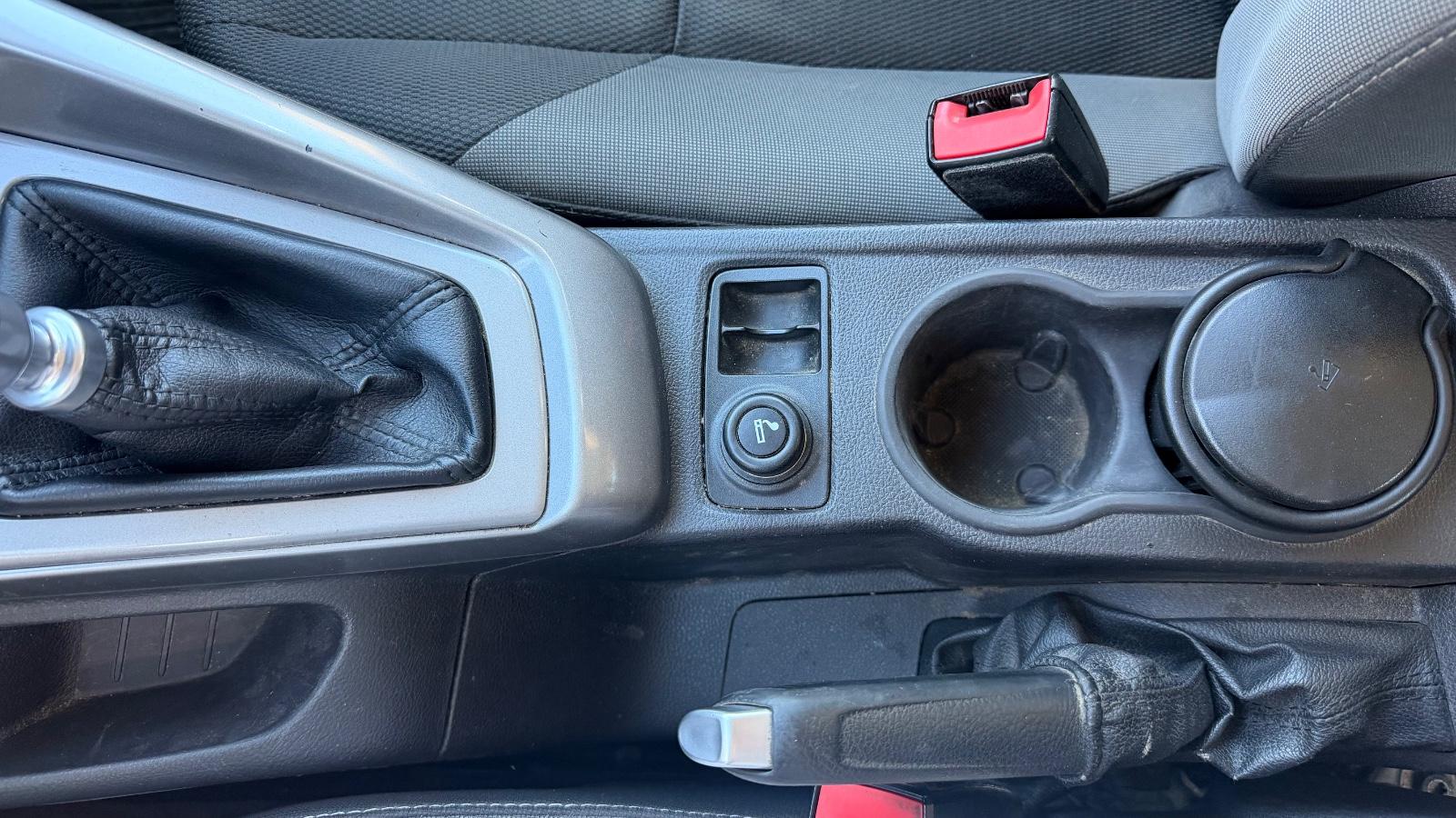 Ford Focus 2013 — photo 36