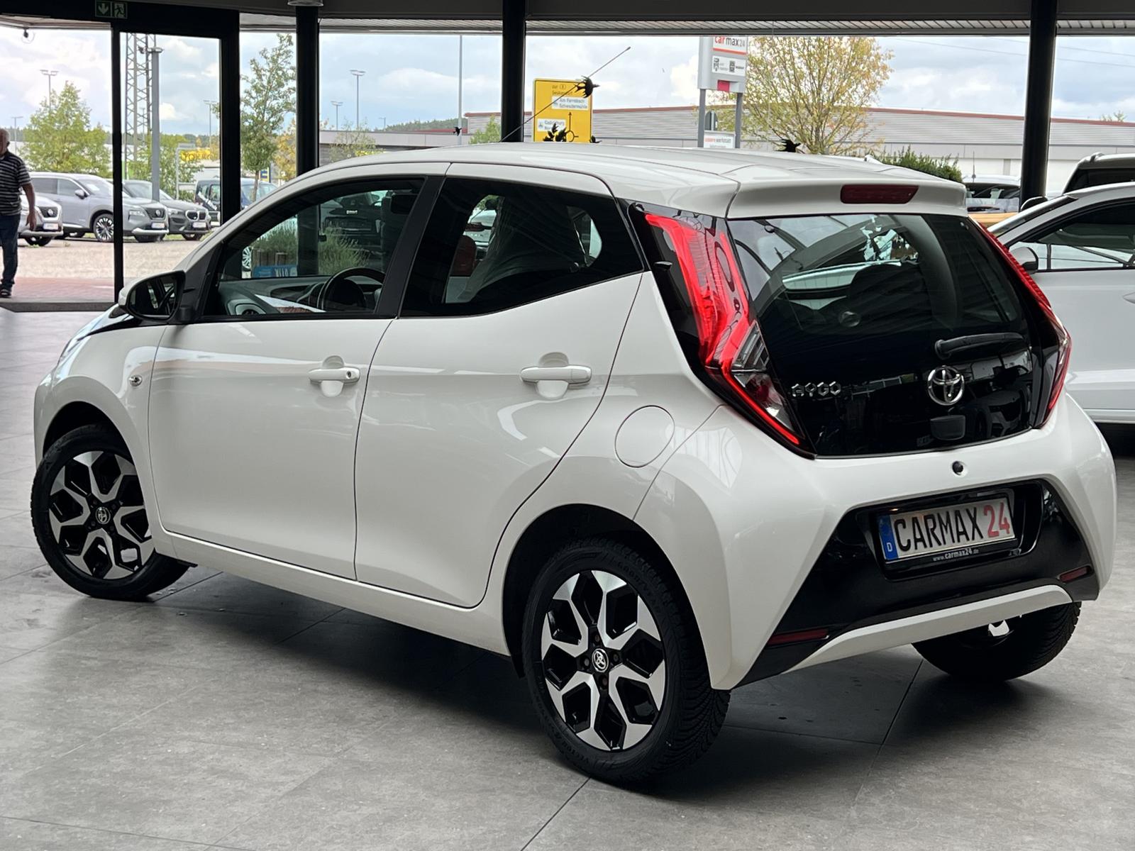 Toyota Aygo x-play connect CarPlay Klima Tempomat Touch