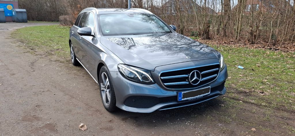 Image of Mercedes-Benz E 220