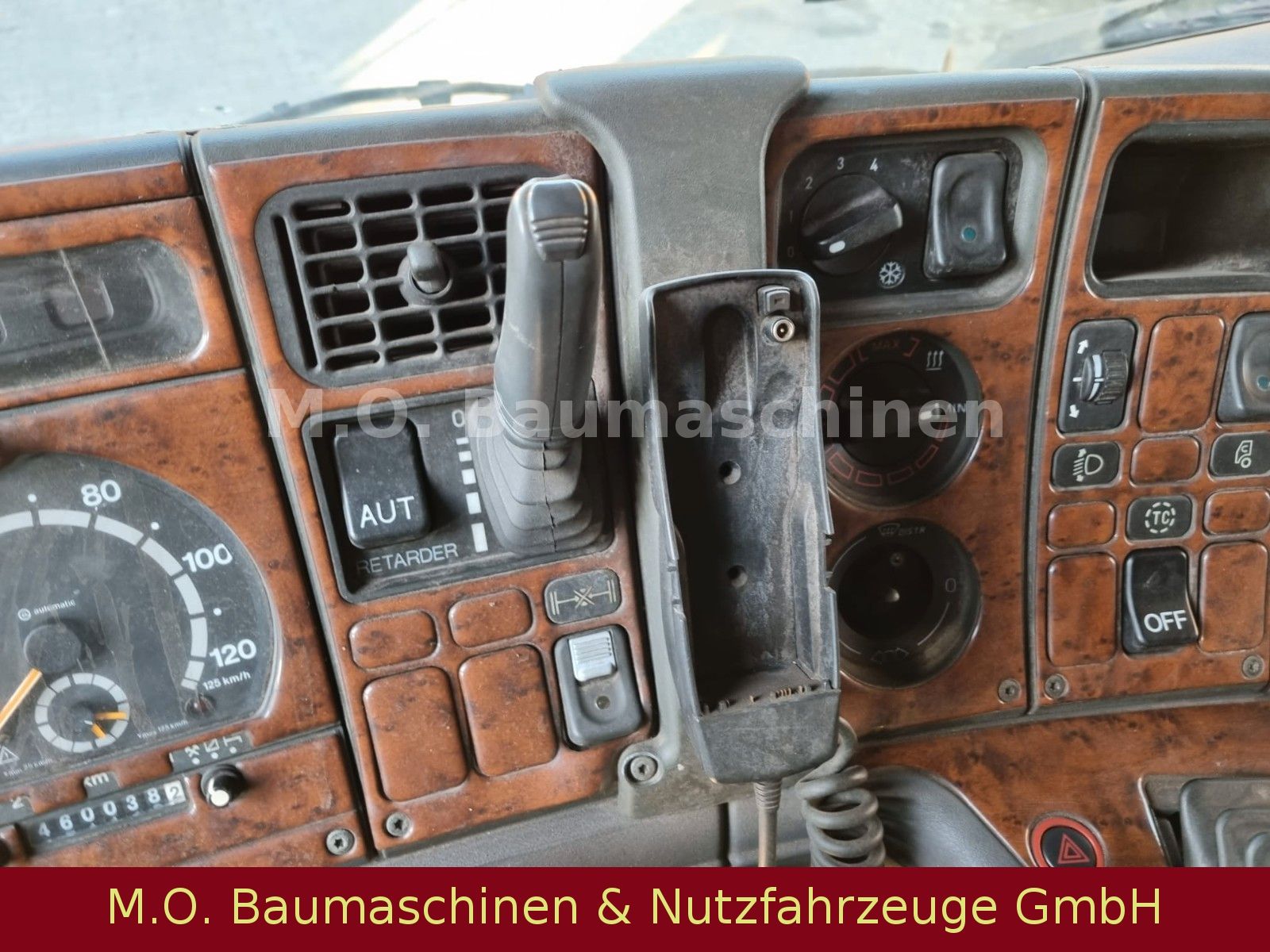 Fahrzeugabbildung Scania 420 - 124 L / Euro 3 / EPS /
