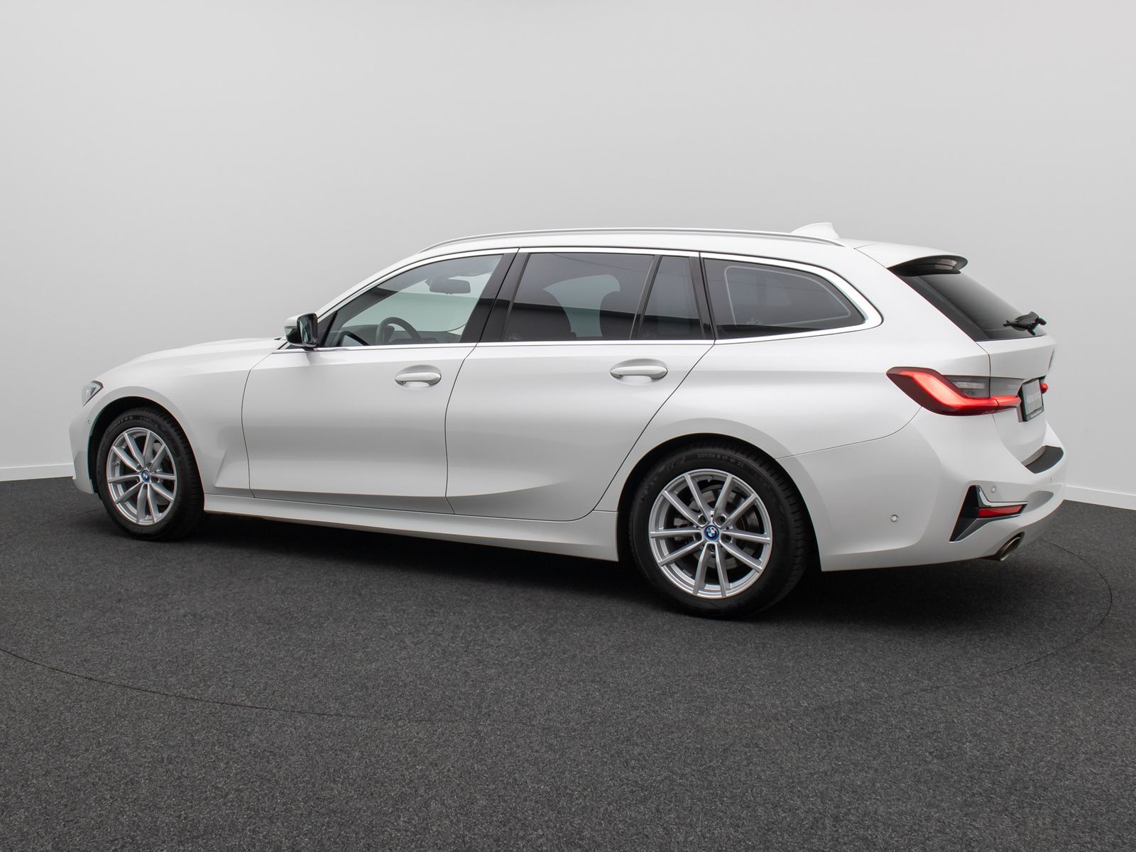 Fahrzeugabbildung BMW 320i Luxury Line Laser HUD Panorama Alarm AHK Hi