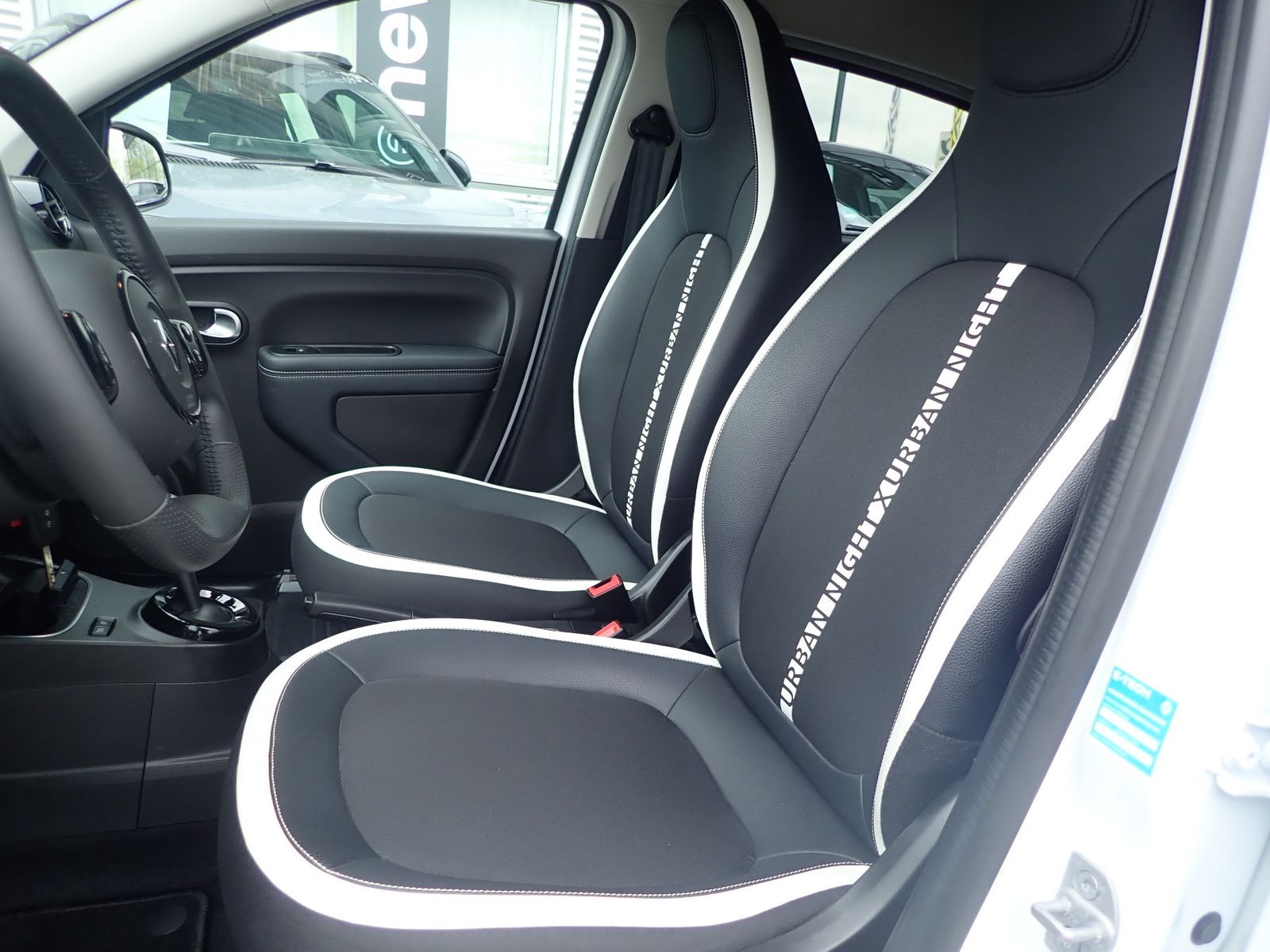 Fahrzeugabbildung Renault Twingo Techno Electric URBAN NIGHT