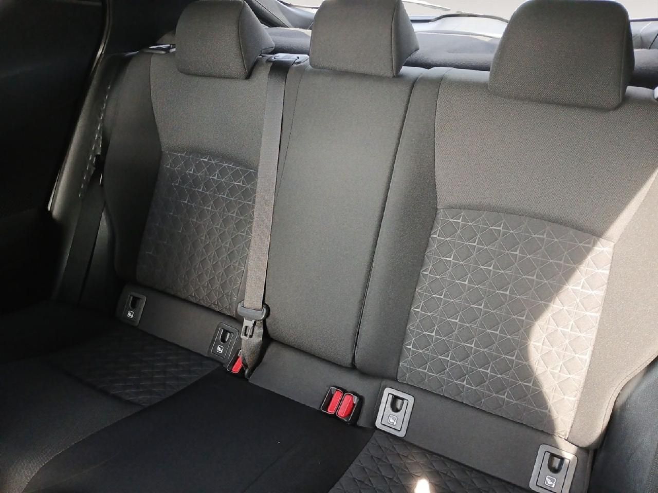 Fahrzeugabbildung Toyota C-HR Hybrid Team D