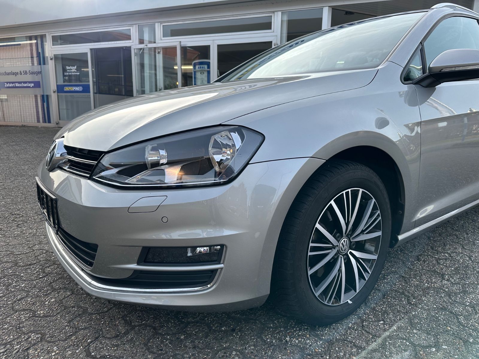 Fahrzeugabbildung Volkswagen Golf VII Variant 1.6 TDI Allstar AHK/Navi/SHZG