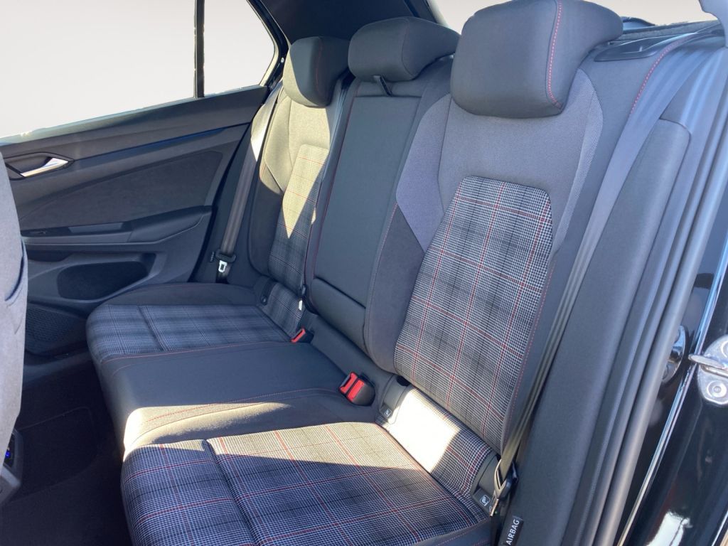 Fahrzeugabbildung Volkswagen Golf 2.0 TSI DSG GTI ACC  LED-Matrix