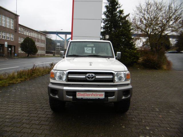 Toyota Land Cruiser GRJ 76 lang