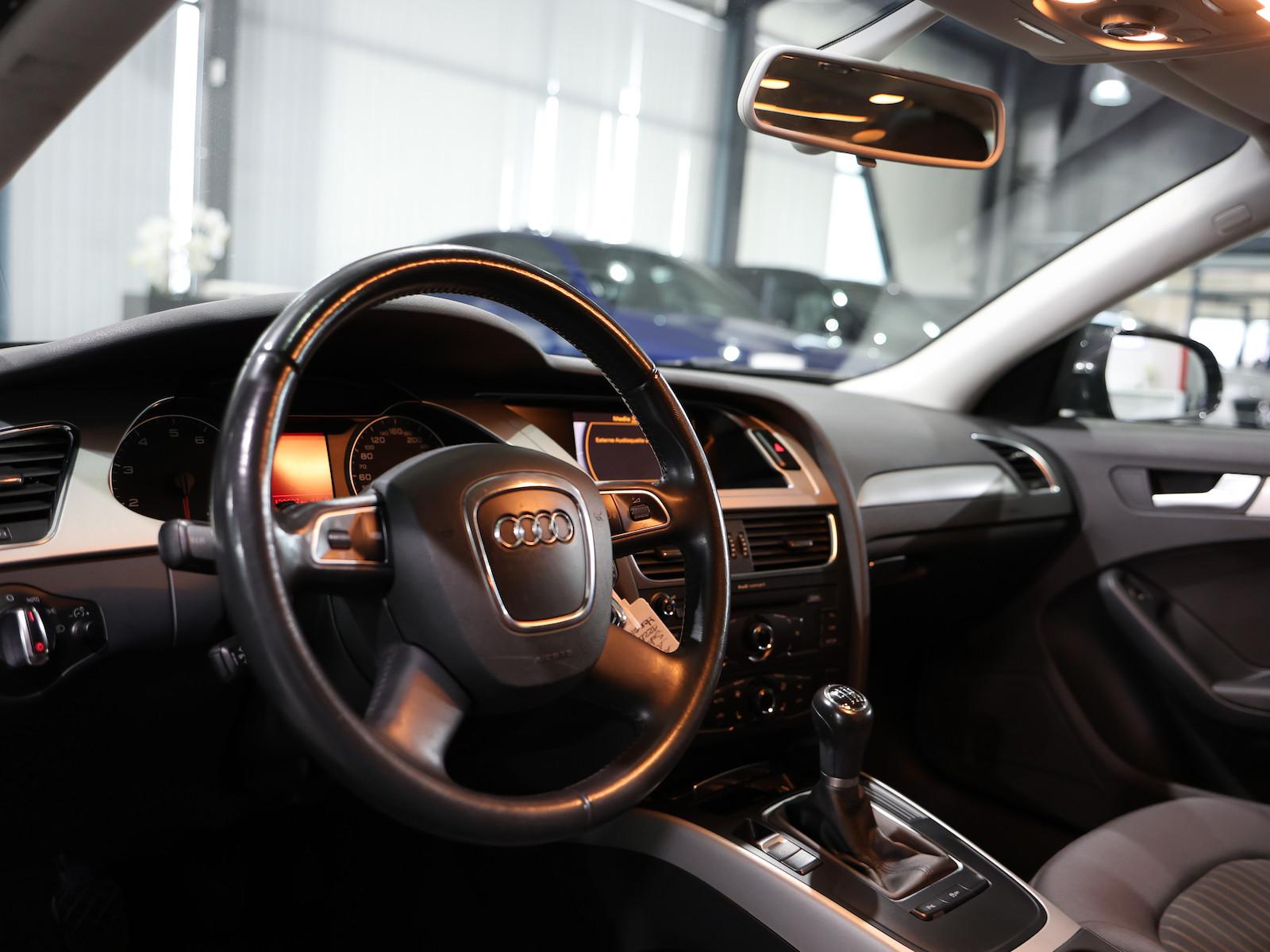 Audi A4 Avant 1.8 TFSI AMBIENTE / PANORAMA / BI-XENON