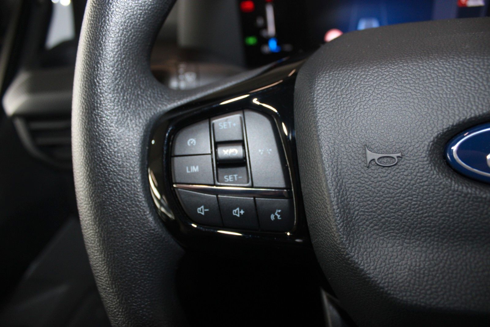 Fahrzeugabbildung Ford Transit Custom L1 Kasten LED AHK TechnologiePak2