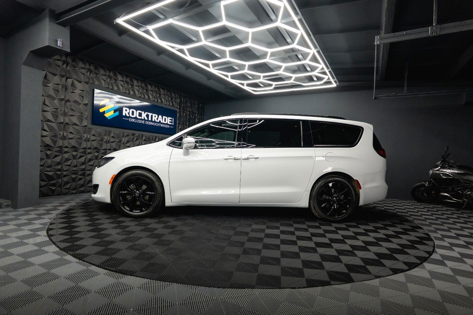 Fahrzeugabbildung Chrysler Pacifica 3.6 V6 LIMITED Night *Pano*CarPlay*ACC