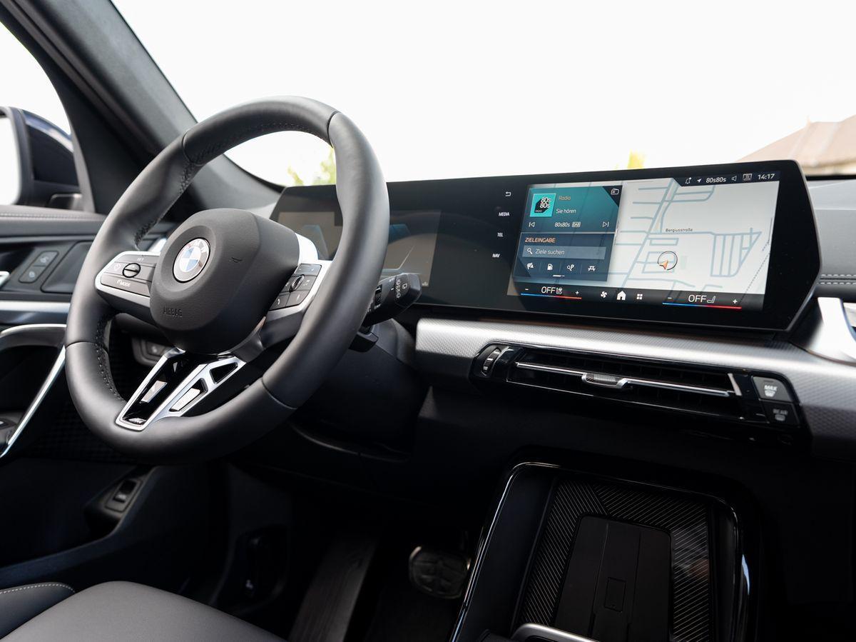 BMW X1 sDrive20i M-Sport AHK PANO ACC KoZg AdLED LRH
