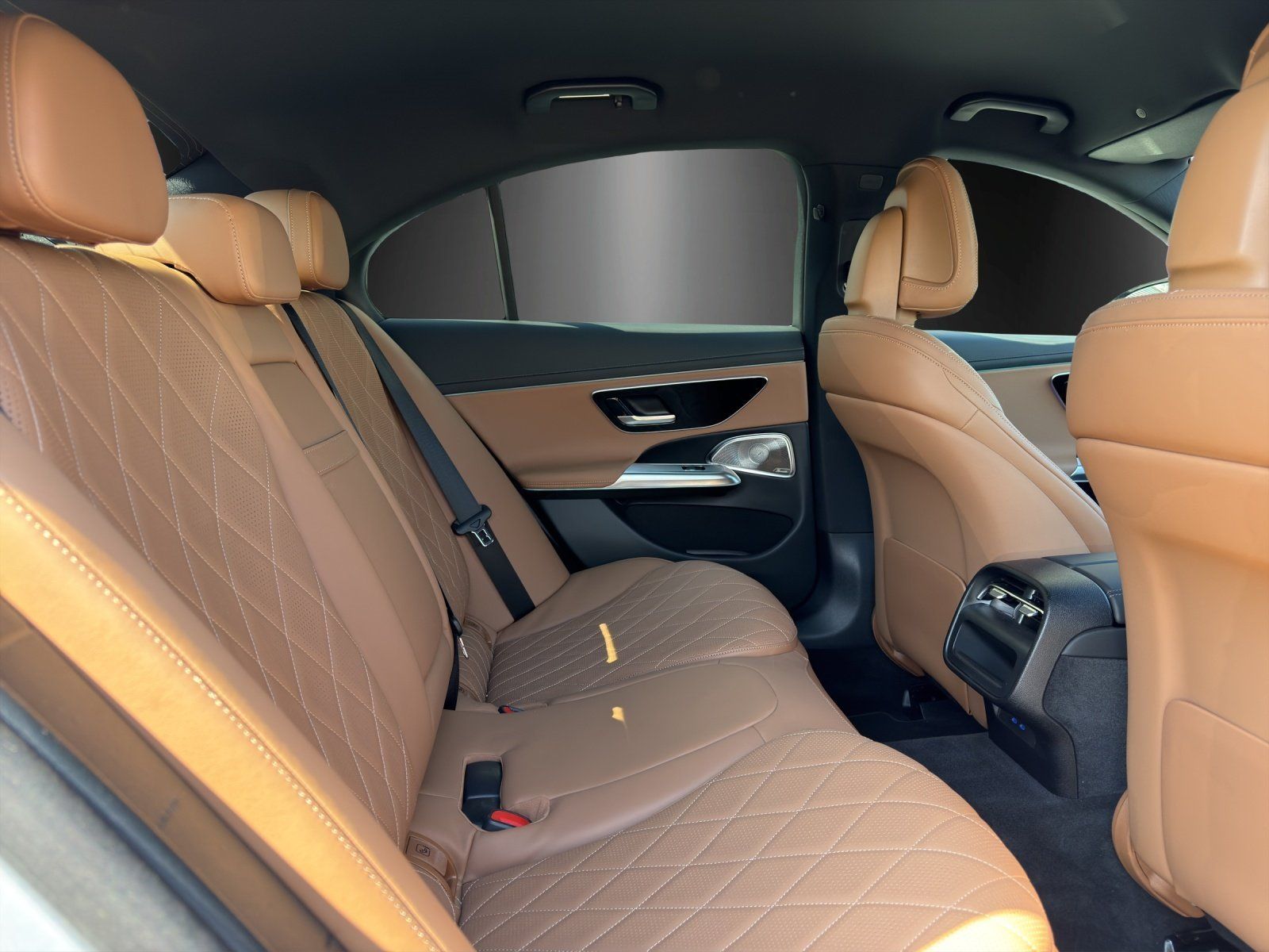 Fahrzeugabbildung Mercedes-Benz E220d AMG Prem HYPER FahrAssi HAL Sitzklim AIRMA