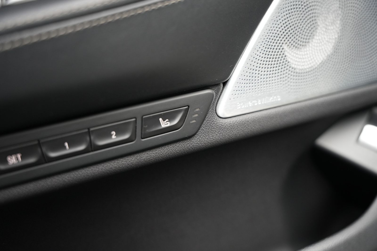 Fahrzeugabbildung BMW 750 750 xDrive*M-Paket*S-Dach*Bowers&Wilkins*HUD
