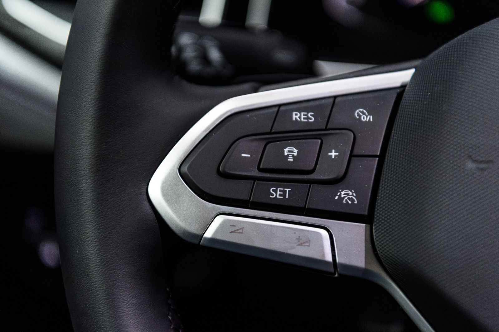 Fahrzeugabbildung Volkswagen Polo Style 1.0l TSI +DSG + Navi + IQ Drive