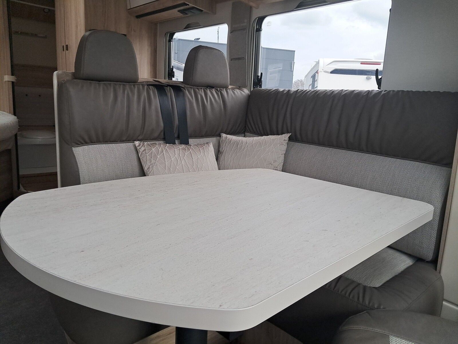 Fahrzeugabbildung Eura Mobil Profila RS PRS 675 SB Dachklima Lithium Mondial