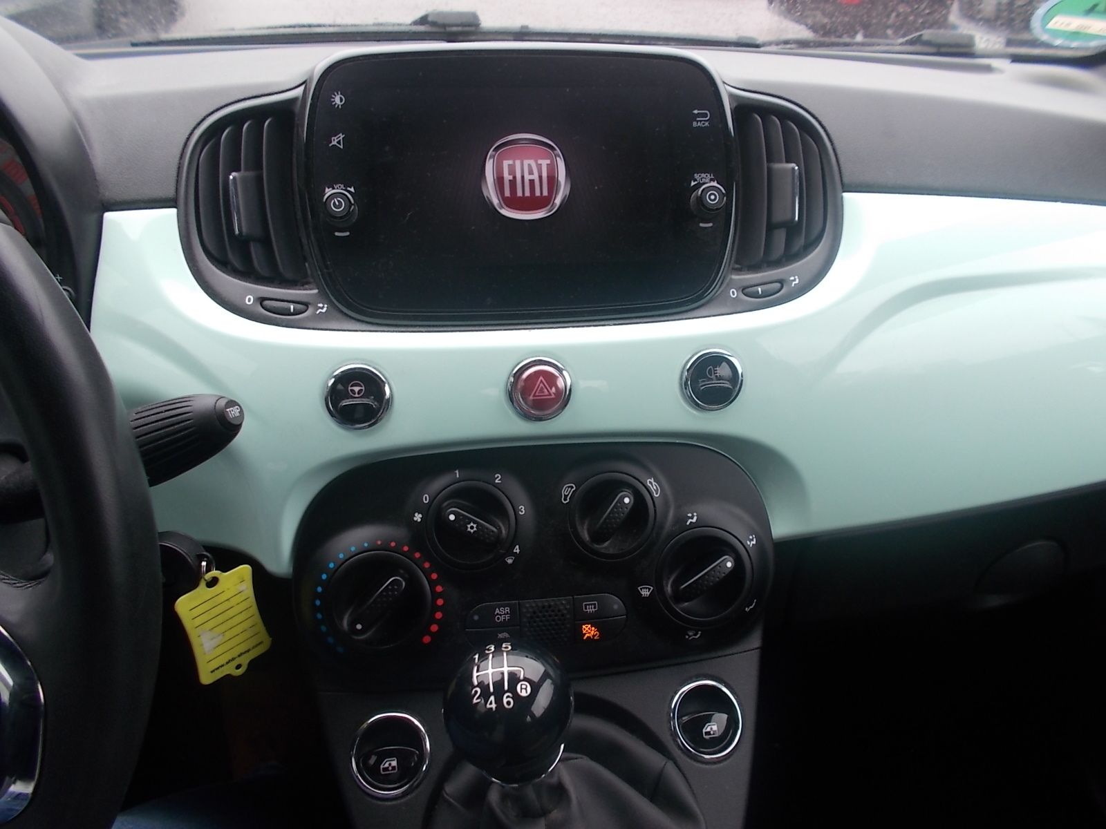 Fahrzeugabbildung Fiat 500 Lounge 1.0 Hybrid