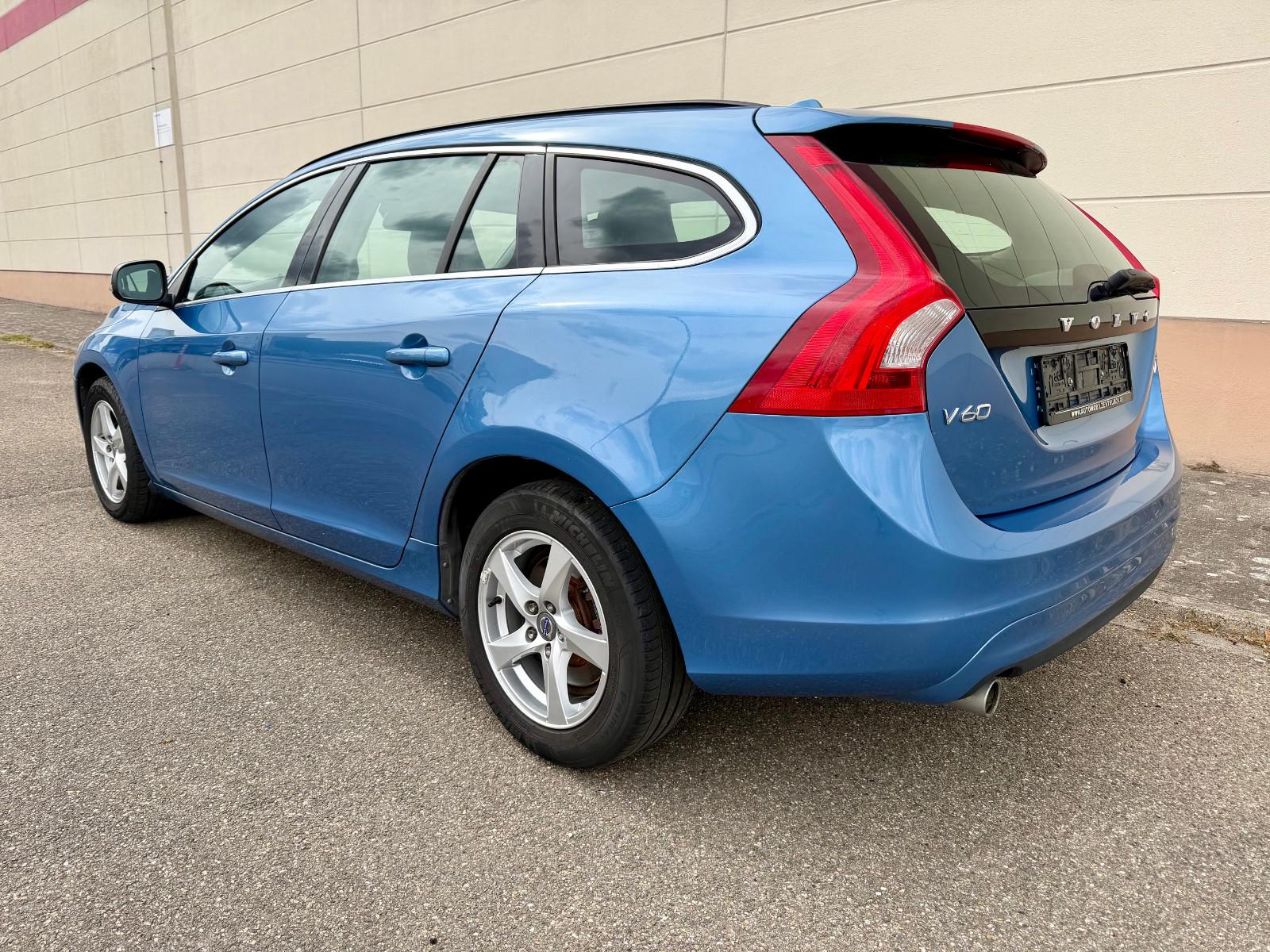 Volvo V60 D3 Momentum - XENON + SHZ + ZR NEU