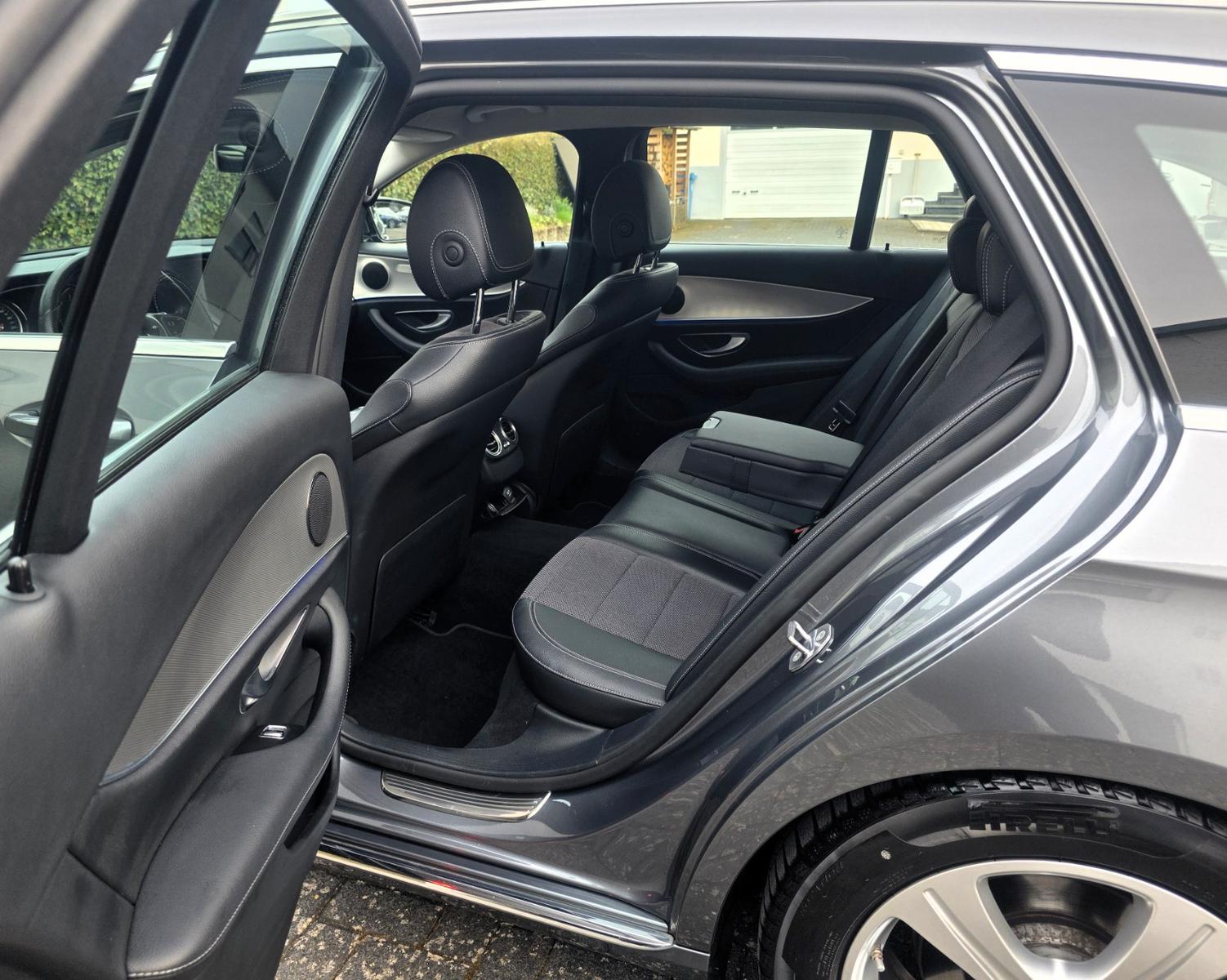 Mercedes-Benz E 220D T AUTOMATIK*LED*RFK*BSA*NAVI*GRA*PDC*SHZ