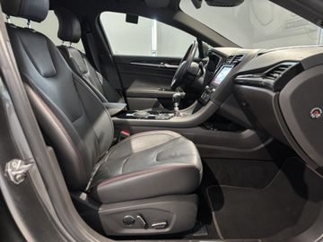Fotografie des Ford Mondeo Turnier 2.0 EcoBlue ST-Line