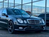 Mercedes-Benz E -Klasse T-Modell E 500  Leder Dach Kamera Face - Mercedes-Benz E 500: Kombi