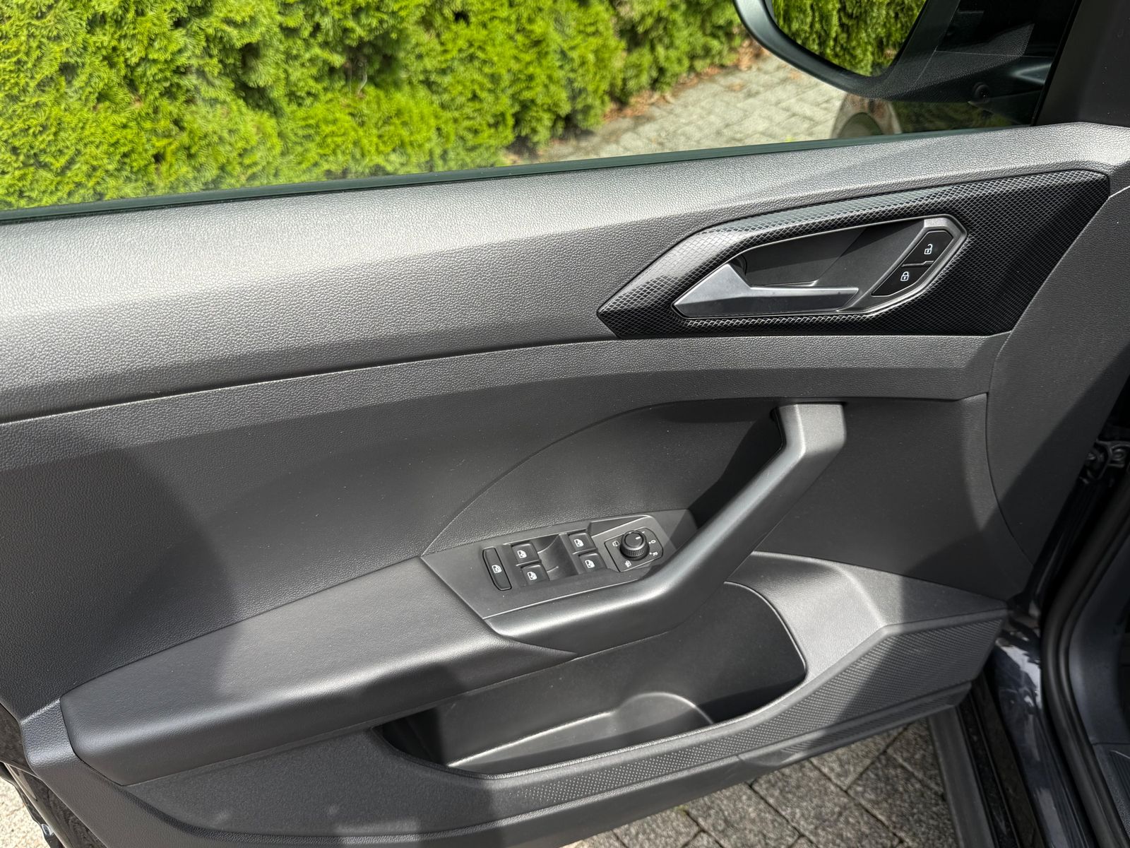 Fahrzeugabbildung Volkswagen T-Cross 1.0 TSI DSG Life LED+KAM+ACC+CARPL+SHZ+